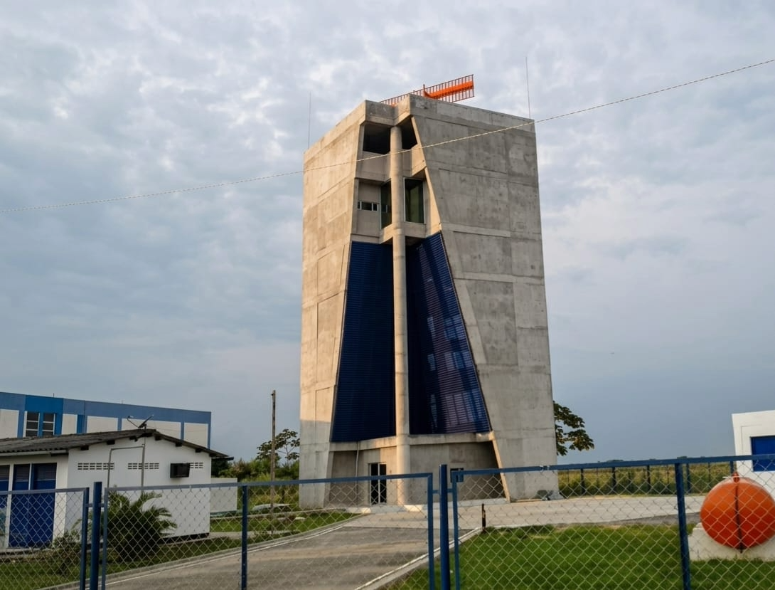 construcción torre radar